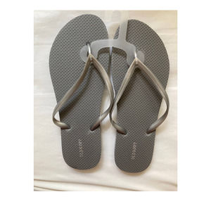 Old Navy   Women Flip Flops Sandals Size 6